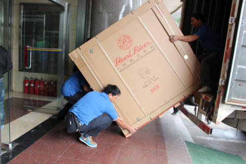 畜禽良种场钢琴贵重工艺品无忧运